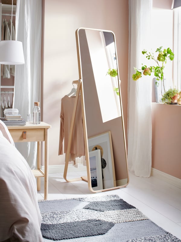A white JÄRA lampshade in the bedroom