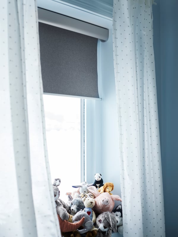 A beige FABLER BJÖRN soft toy in the childrens room