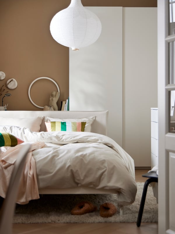 A white/anchor/unlock-function VIHALS chest of 4 drawers