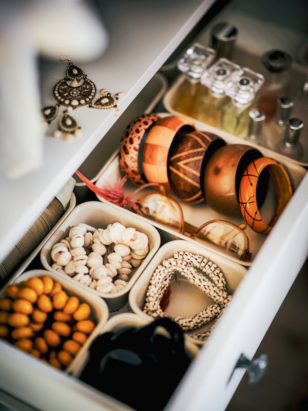 A plastic/beige NOJIG organiser