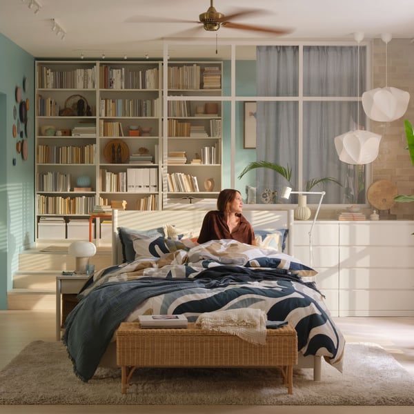 A white KNAPPER standing mirror in the bedroom